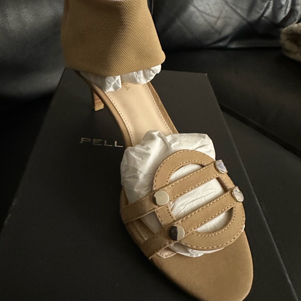 Pelle Moda Tan Mesh Sandal 🌸The Perfect Nude Sandal🌸 - Picture 2 of 3